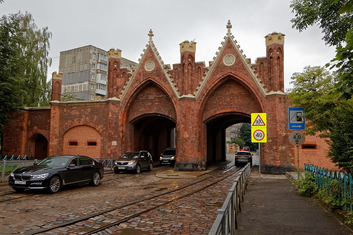 Бранденбургские ворота вечером с красивой подсветкой