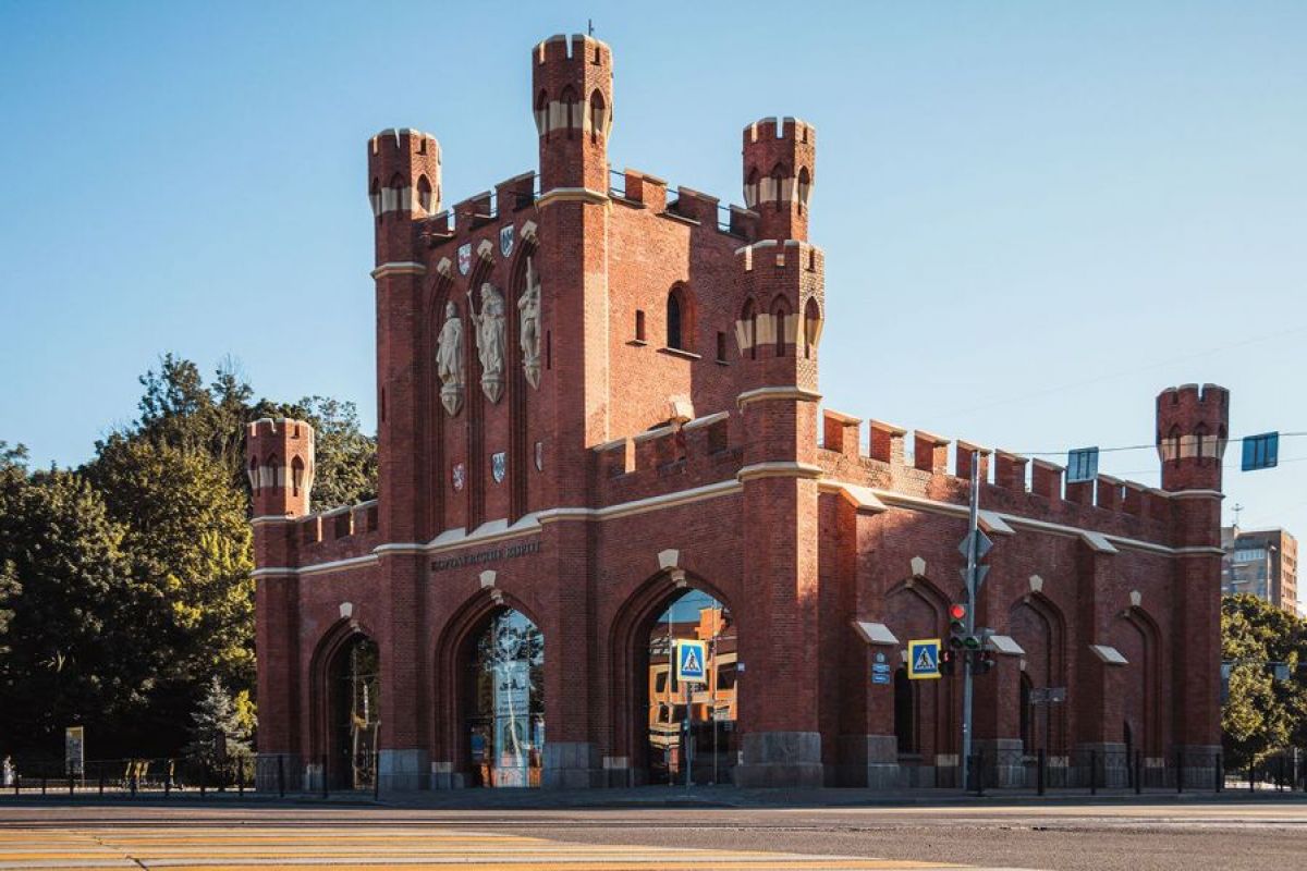 Отреставрированные Королевские ворота после реконструкции 2005 года