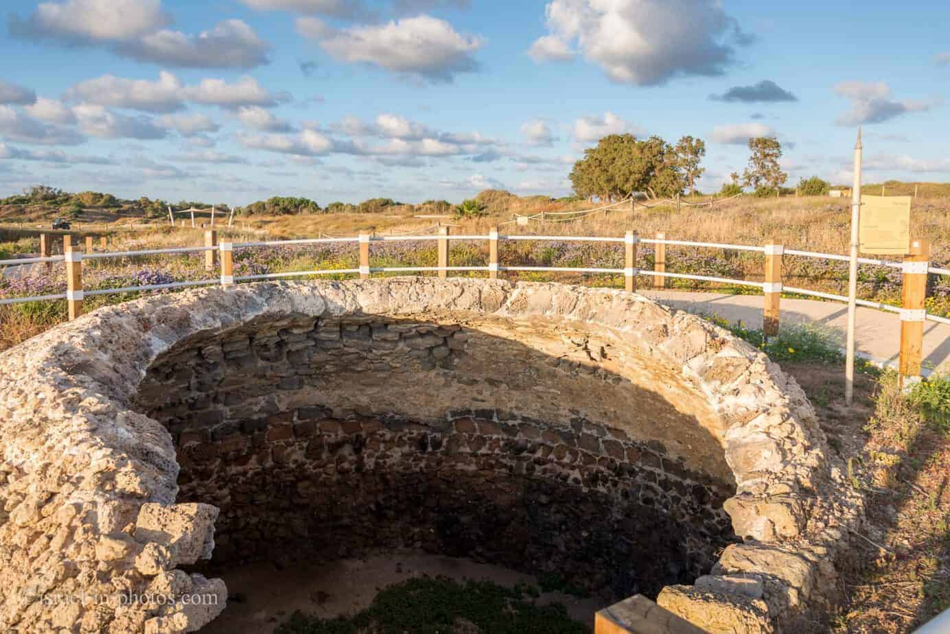 Развалины крепости крестоносцев в национальном парке Аполлония